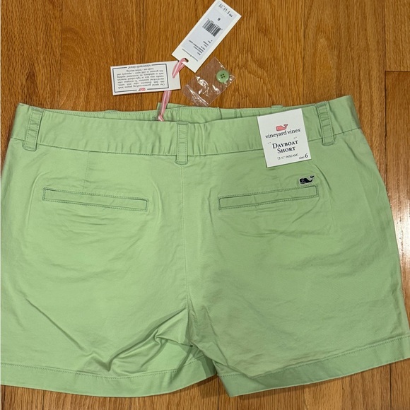 Vineyard Vines Women's Light Green Dayboat Shorts. Size 6. New with tags - Picture 4 of 6